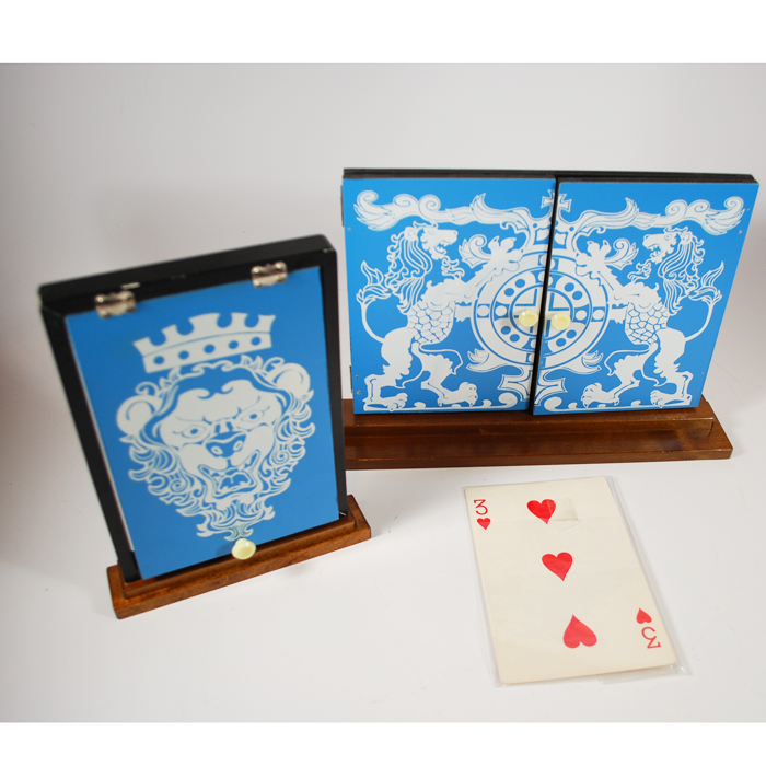 Tricks Magic Flying Jumbo Card SM-76 - Image 3