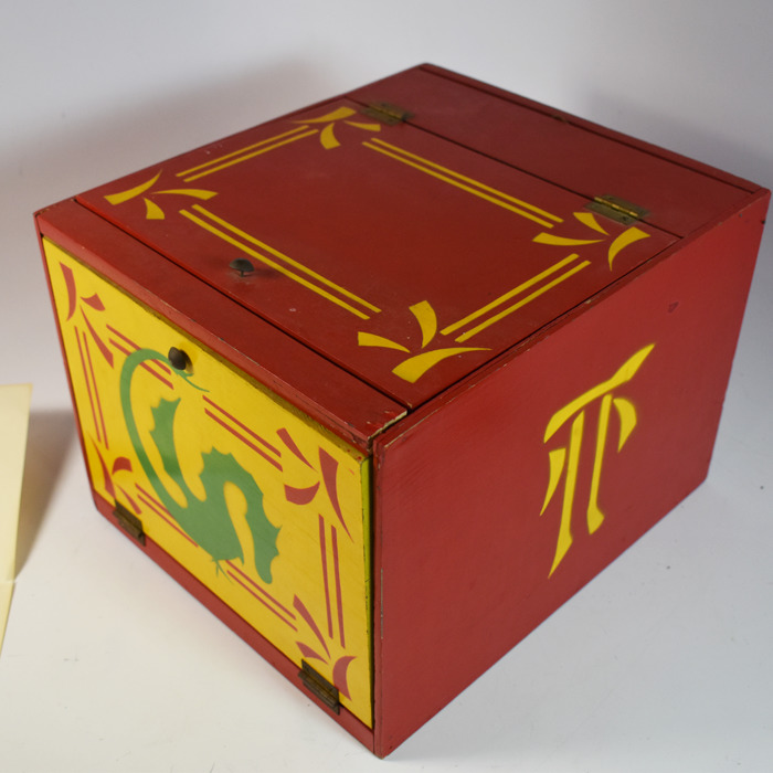 Vintage Townhouse Bunny Box - Image 4