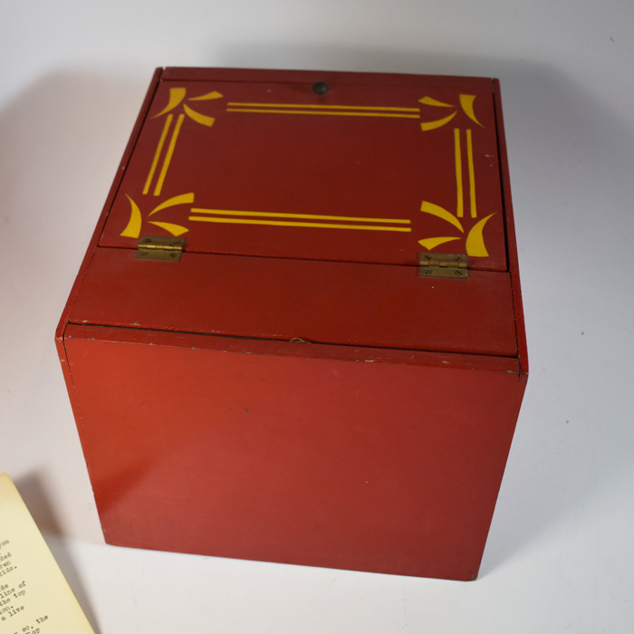 Vintage Townhouse Bunny Box - Image 6