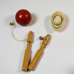Conradi (Germany) Silk Ball, Diminishing Egg, String pillars 1930